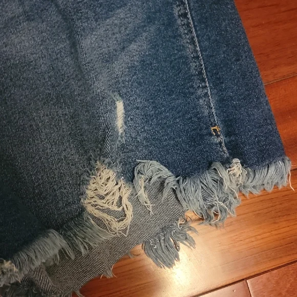 KanCan Frayed Hem Blue Jean Shorts - Picture 4 of 8